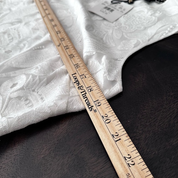 HOLIDAY ready NWT Melanie Lyne fringe sequin lined white sleeveless top size 8 - Picture 7 of 14